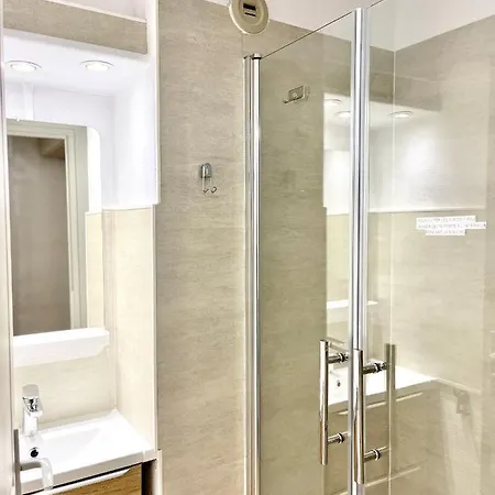 Le Cosmopolitan, Studio Climatise, Terrasse, A 5 Min Des Plages A Pied Apartament